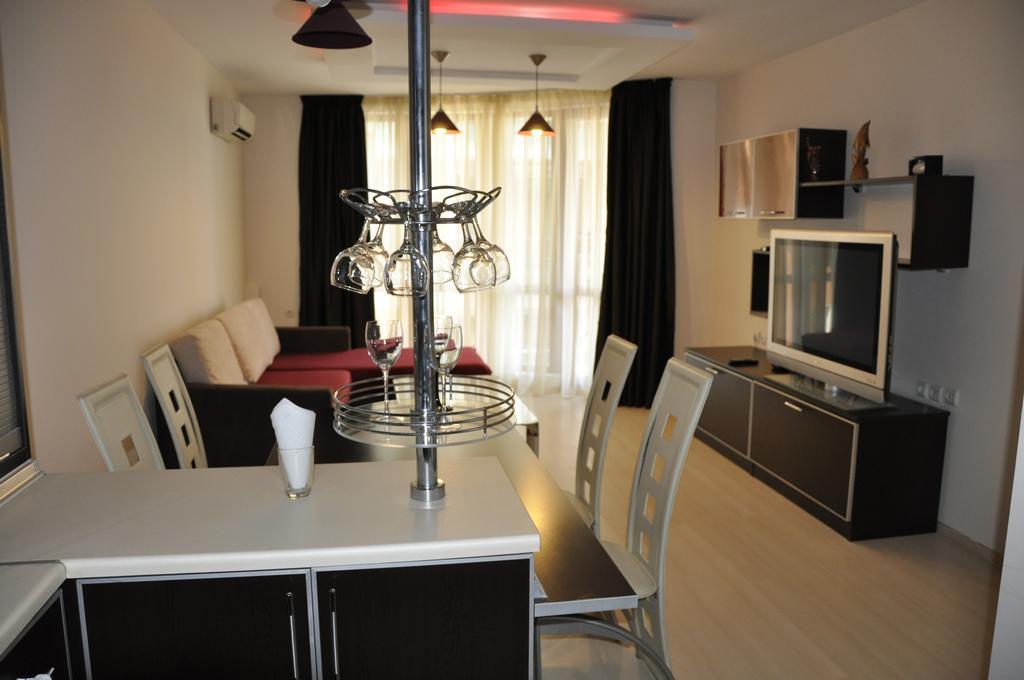 Black Sea Brееze Apartment Varna Ngoại thất bức ảnh