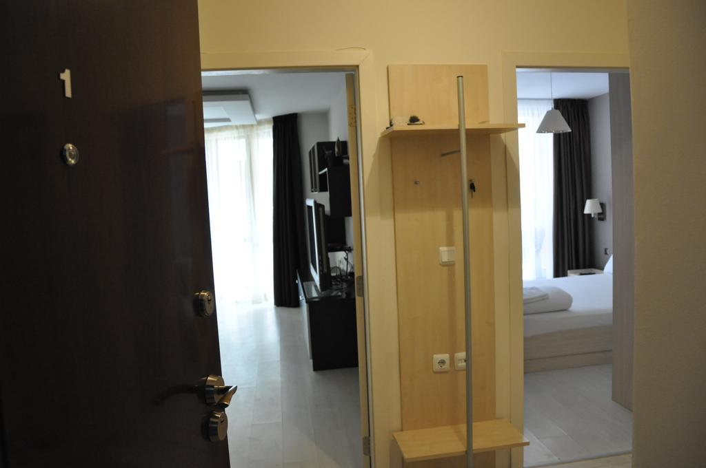Black Sea Brееze Apartment Varna Ngoại thất bức ảnh